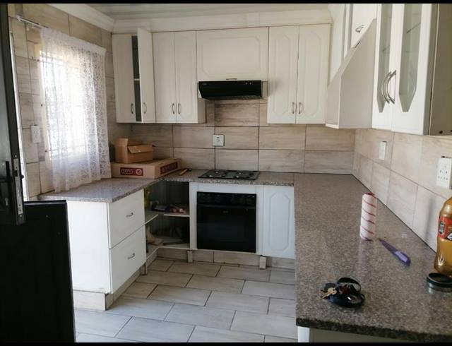 3 BEDROOM PROPERTY TO RENT IN LOTUS GARDENS